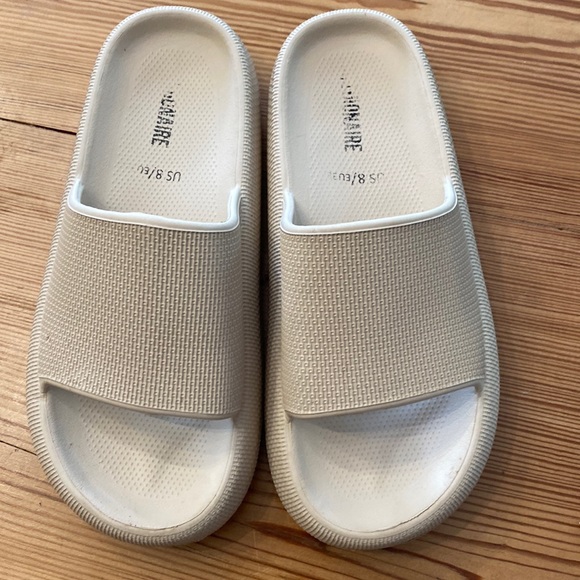 cushionaire cloud sandals